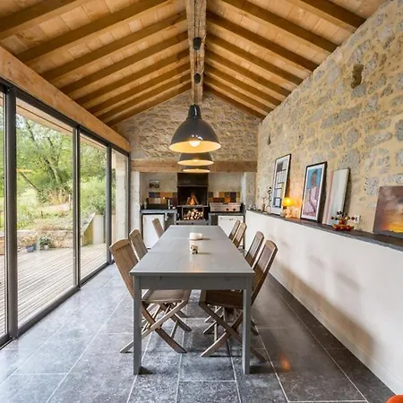 Sleeps 6 Pool Wifi Villa