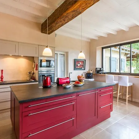 Sleeps 6 Pool Wifi Villa *
